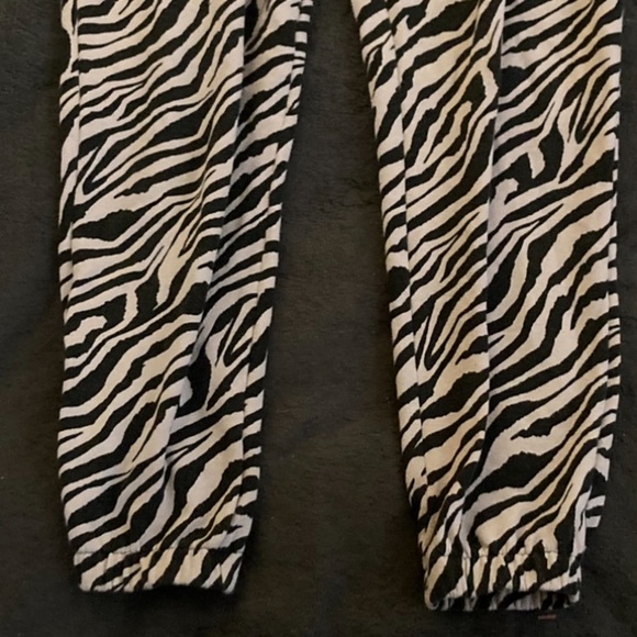 Victoria’s Secret Sport Joggers Sweatpants Zebra VS Logo Size extra small VSX - Picture 8 of 12